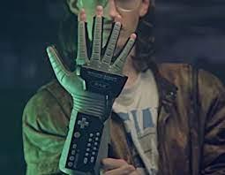 Guante de hackerman de la peli Kung Fury