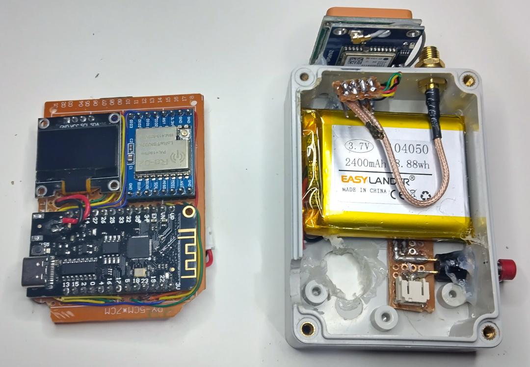 DIY APRS Lora Tracker disassembled